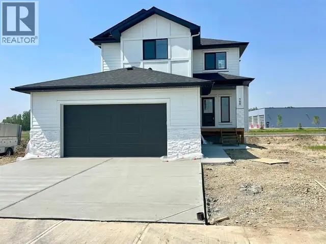 709 Mandalay Avenue Carstairs, Alberta in Houses for Sale in Red Deer - Image 2