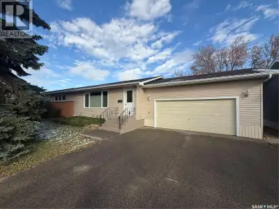 Located in the town of Assiniboia. Spacious 4 bedroom home featuring 2 bedrooms on the main floor an...