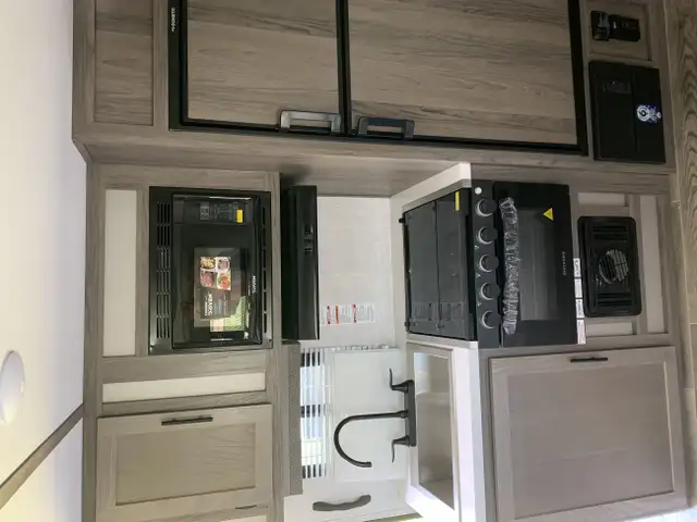 2023 GULF STREAM ENVISION 21QBD - OFFERS ACCEPTED in Travel Trailers & Campers in Regina - Image 5