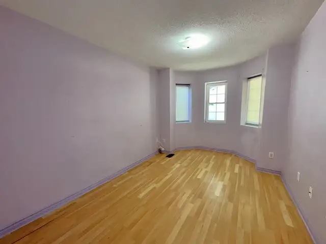 Cozy 2 Bed, 1 Bath Bungalow Near Downtown in Long Term Rentals in Barrie - Image 11