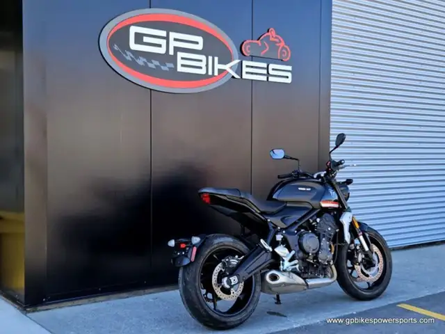 2024 Triumph Trident 660 Sapphire Black in Street, Cruisers & Choppers in Oshawa / Durham Region - Image 4