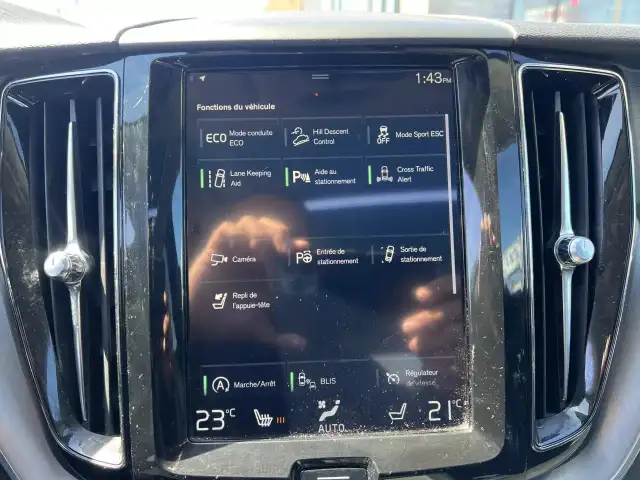 2018 VOLVO XC60 T5 Momentum in Cars & Trucks in Laval / North Shore - Image 26