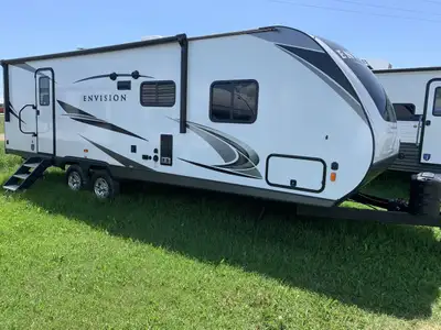2023 GULFSTREAM ENVISION EV258RB, OFFERS ACCEPTED MUST GO! SINGLE LIVING ROOM/ KITCHEN SLID. DINNETT...