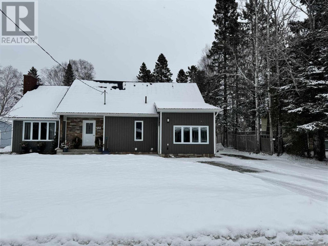 17 Birch ST Wawa, Ontario in Houses for Sale in Thunder Bay - Image 2
