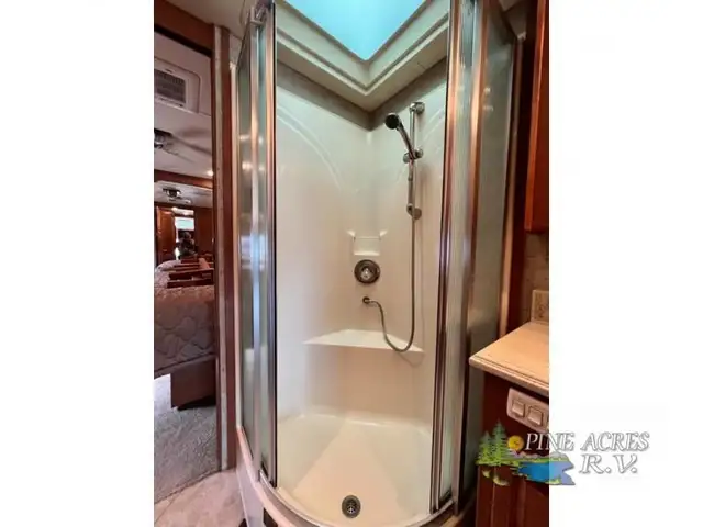 2009 Holiday Rambler Endeavor 41 PDQ 062,221 Miles in RVs & Motorhomes in Moncton - Image 46