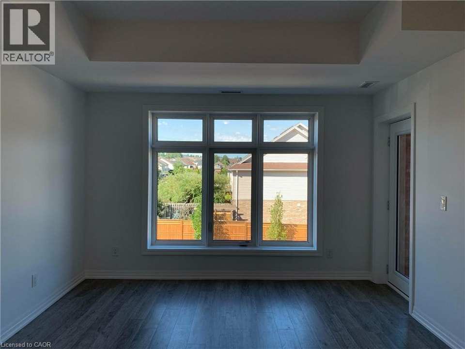 195 COMMONWEALTH Street Unit# 209 Kitchener, Ontario 4