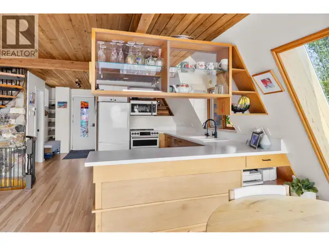 6431 Renfrew Road Peachland, British Columbia in Houses for Sale in Penticton - Image 12