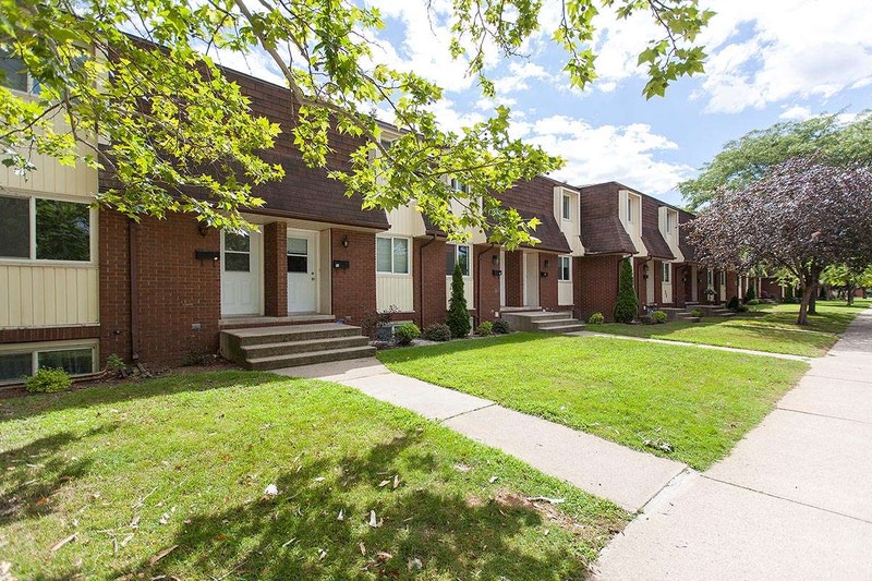 Pontiac Court Townhomes 2 Bdrm Townhouse available at 12151 Long