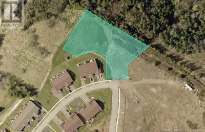 Welcome to Mapleview Drive! This 1.37-acre parcel of land is situated in a prime location in Hampton...
