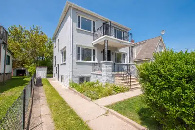 APARTMENT FOR RENT!! This spacious lower unit offers an eat-in kitchen with white appliances, 3-piec...