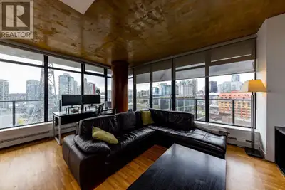 This Gastown Vancouver furnished condo rental at the Woodward's building is a sleek, modern 1 bedroo...