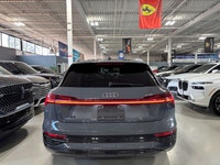 FULLY ELECTRIC, FEATURING : MASSAGE SEATS, QUATTRO AWD, DIGITAL GAUGE CLUSTER NAVIGATION DISPLAY, MU... (image 4)