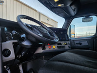 Ryder Stock ID: 241957 Transmission Type/Speed: AUTO 12 Engine: DIESEL DD15 GHG'17 475/1625 Horse Po... (image 8)