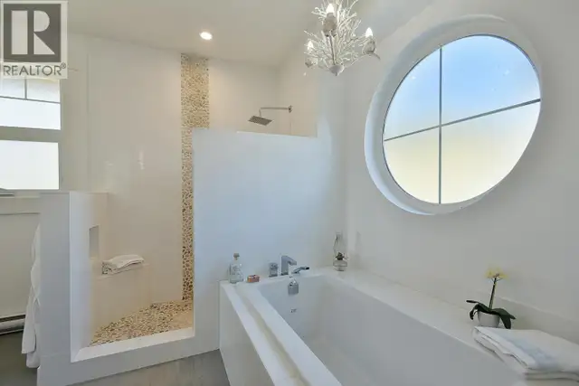 605 WOODLAND AVENUE Gibsons, British Columbia in Condos for Sale in Sunshine Coast - Image 18