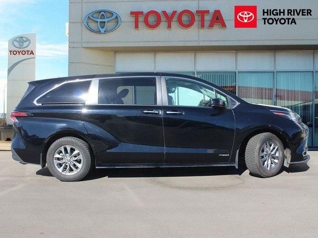 Toyota Sienna XLE 2021 in Cars & Trucks in Calgary - Image 4
