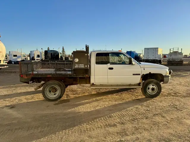 2001 DODGE RAM 3500 in Heavy Trucks in Saskatoon - Image 5