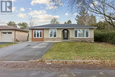 Welcome to 4 OAk Crt. This beautifully renovated open-concept bungalow located on a quiet court in A...
