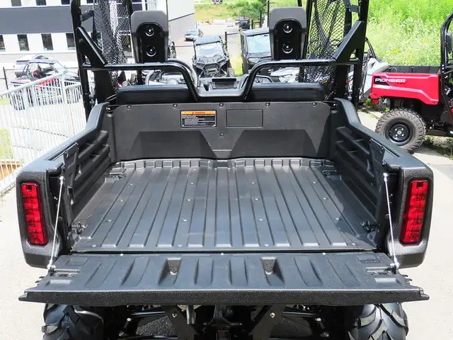 2025 Honda Pioneer 700-2P DLX in ATVs in Cambridge - Image 10