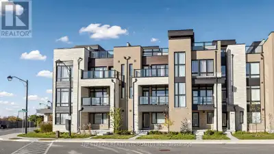 Welcome to this beautiful, bright, spacious 1974 Square Feet, double car garage, modern 3-storey tow...