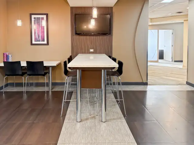 Office space for rent for 1 person in Etobicoke Toronto in Commercial & Office Space for Rent in City of Toronto - Image 14