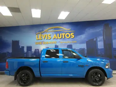 RAM 1500 CLASSIC 2023 EXPRESS NIGHT EDITION V8 5.7 LITRES HEMI 4X4 CREW-CAB BOITE 5.7 PIEDS TOUT ÉQU...