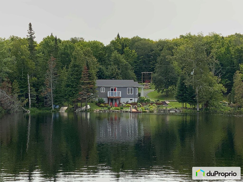 $449,000 - Bungalow for sale in St-Mathieu-De-Rioux — photo 1