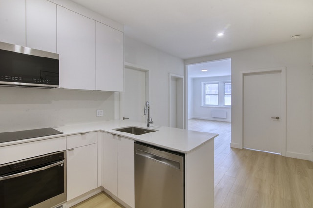 5530 Cote Saint-Luc Road — photo 1