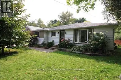 Welcome to this well-located 3-bedroom, 2-bath bungalow in the heart of Alcona - one of Innisfil's m...