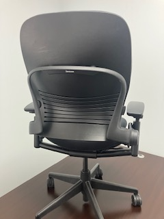 AERON chairs, pre owned plus many other high end office chairs in Chairs & Recliners in Mississauga / Peel Region - Image 10