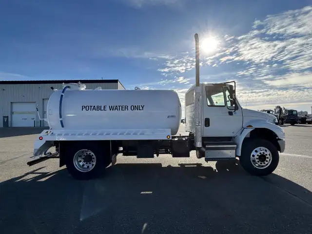 2019 International International 4300 water truck in Heavy Trucks in Regina - Image 8