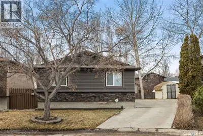 Welcome to 918 East Bay—tucked away on a quiet bay in Regina’s east end, offering a great balance of...