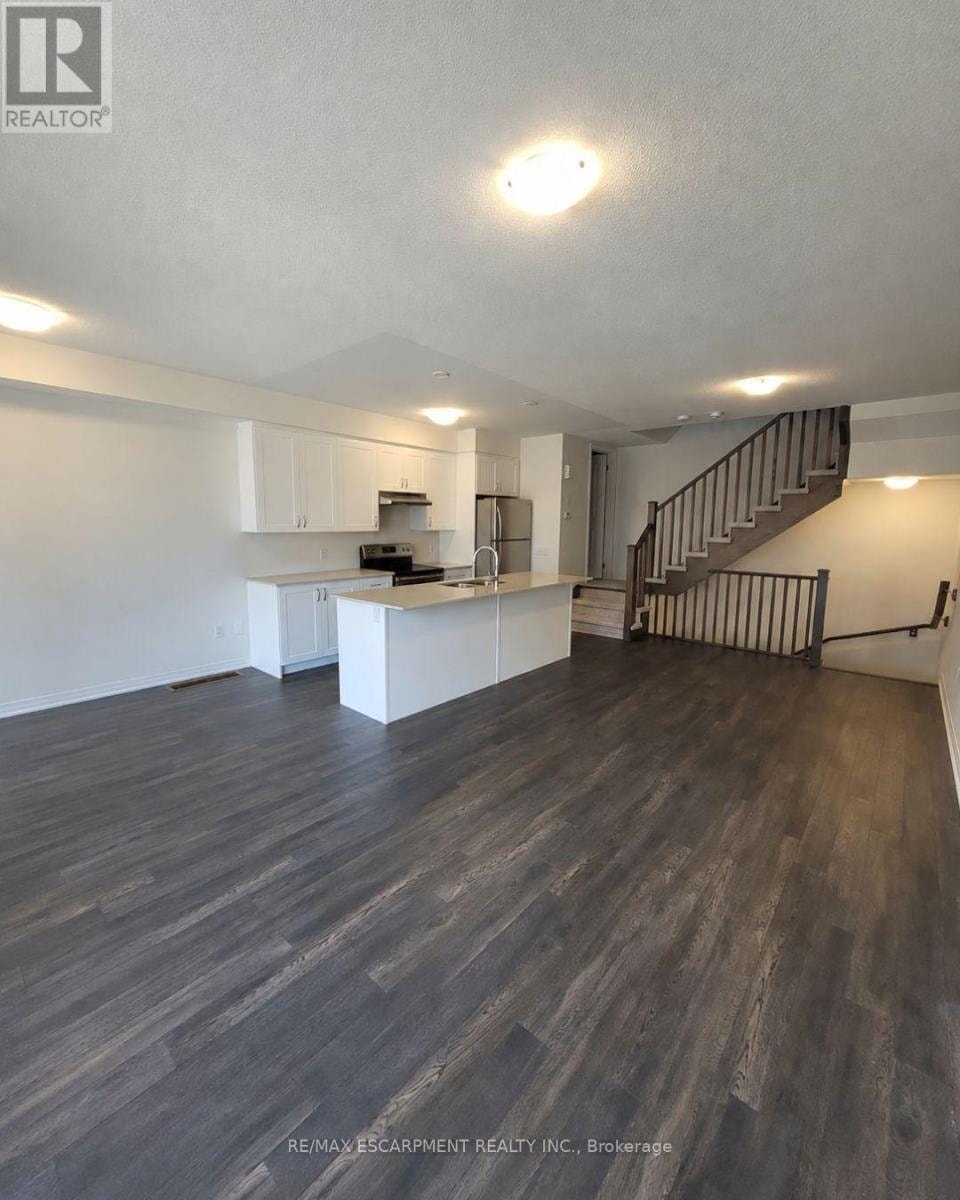 913 - 585 COLBORNE STREET E Brantford, Ontario 4