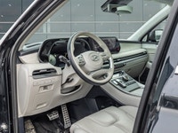 *Leather Seats!* With its impressive features list, awesome SUV capability, and luxury interior, thi... (image 7)