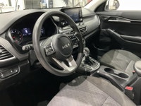 // JAMAIS ACCIDENTÉ! // // UN SEUL PROPRIÉTAIRE //Ce Kia Seltos 2023 version LX MAGS CAMERA RECUL A/... (image 9)