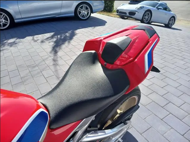 2017 HONDA CBR 1000RR SP - RED in Sport Bikes in Winnipeg - Image 6