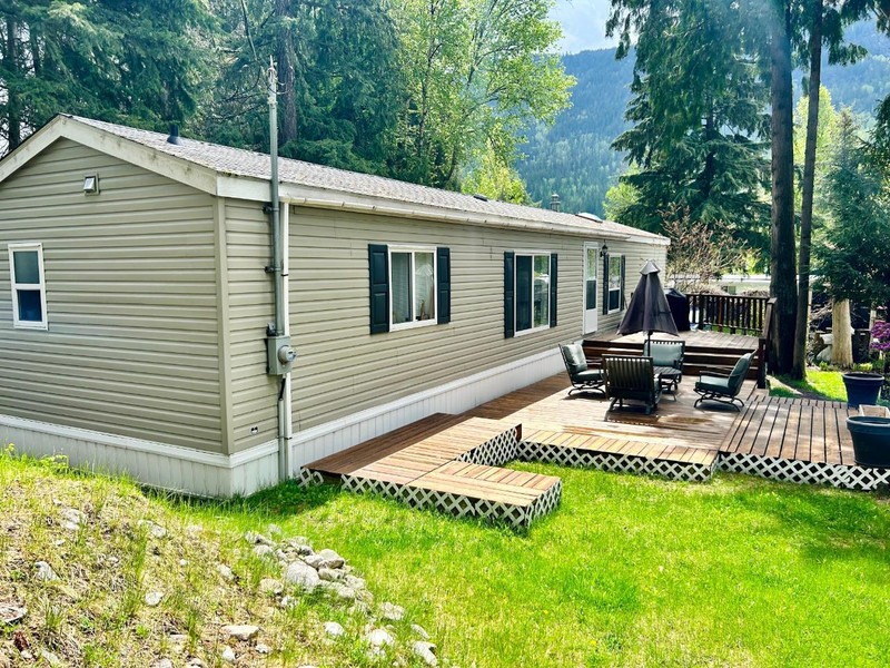 20 3969 BROADWATER RD Castlegar, British Columbia Houses for Sale