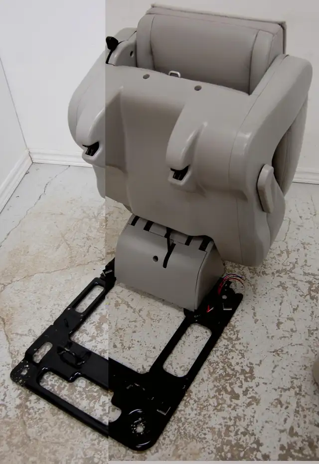 Chevy Truck Tahoe 2nd Row Bucket Seats Suburban Yukon XL Denali in Other Parts & Accessories in St. Catharines - Image 7