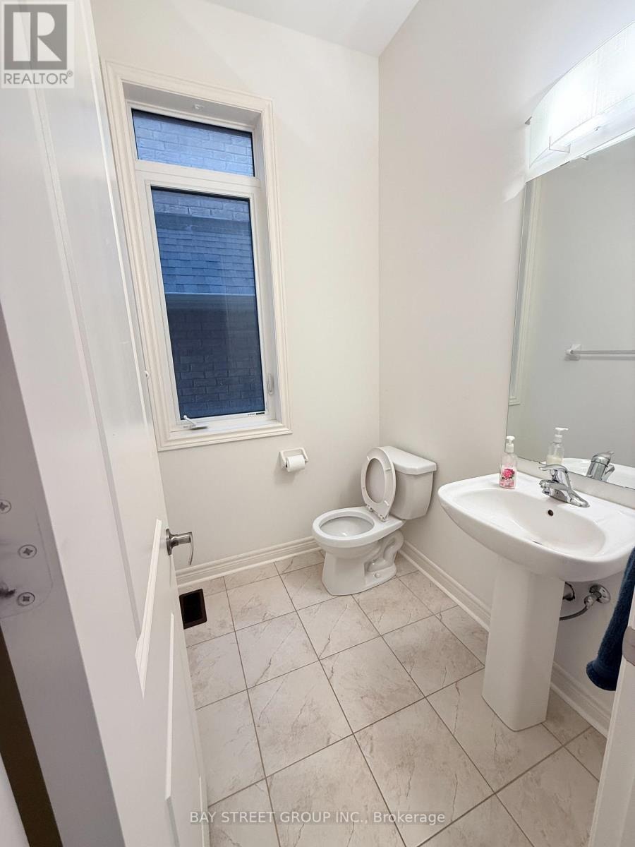 69 TUPLING STREET Bradford West Gwillimbury (Bradford), Ontario 4
