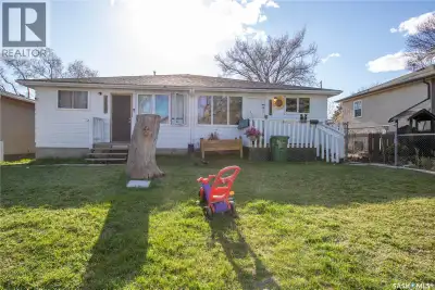 Great investment property in a good location. Side by side Duplex (they are on separate titles). Sq....