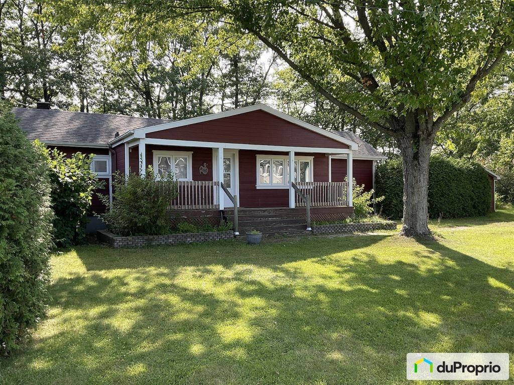 $550,000 - Triplex in Drummondville (St-Joachim-De-Courval) — photo 1