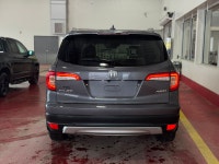 Our 2019 Honda Pilot EX-L Navi in Modern Steel Metallic is a Fresh trade! Call to find out more info... (image 3)