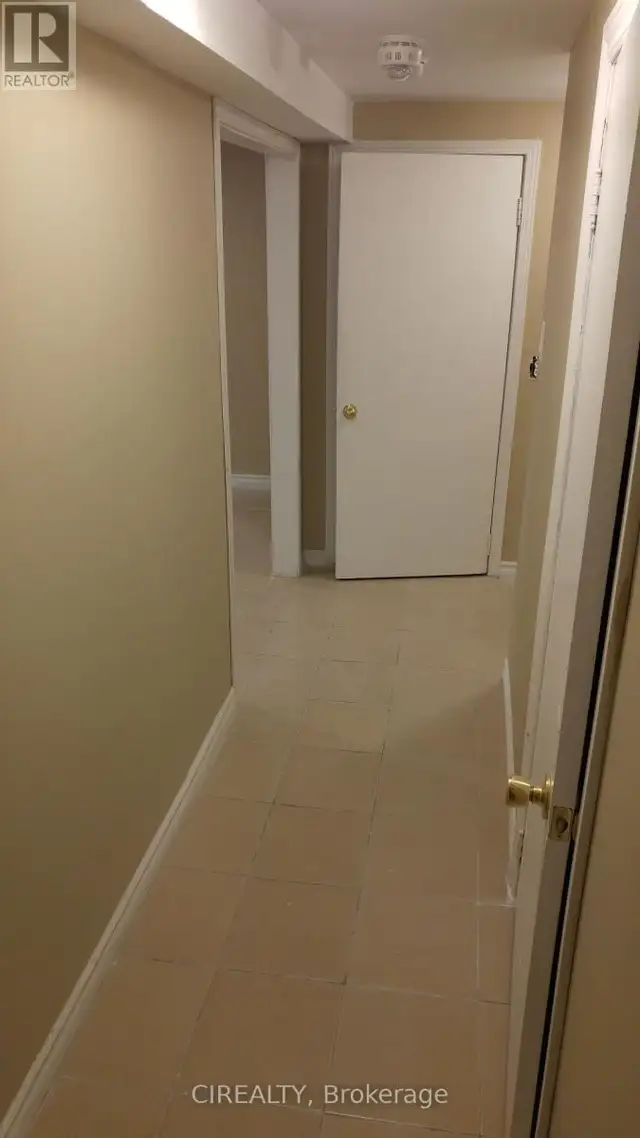 LOWER - 31 BAILEY CRESCENT Aurora (Aurora Highlands), Ontario in Long Term Rentals in Markham / York Region - Image 9