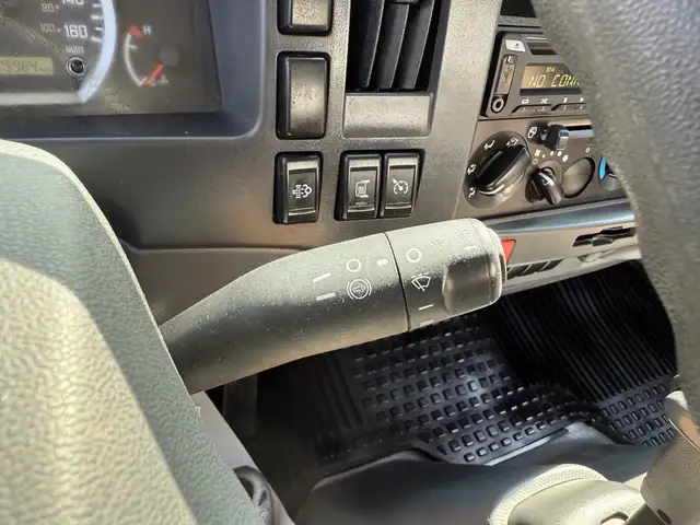 2019 Isuzu NRR 20 Foot Cube Van in Heavy Trucks in Delta/Surrey/Langley - Image 31