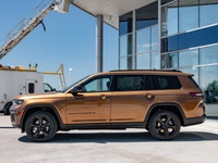 Welcome to 400 Chrysler Dodge Jeep Ram. 4x4 Drivetrain for all-terrain capability - Advanced infotai... (image 4)