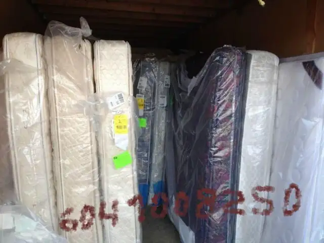⚜️SALE QUEEN DOUBLE AND SINGLE SIZE USED MATTRESSES⚜️ in Beds & Mattresses in Delta/Surrey/Langley - Image 9