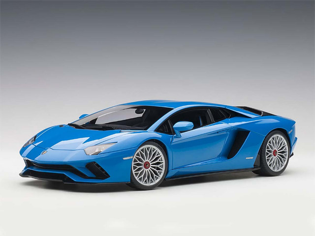 LAMBORGHINI AVENTADOR S BABY BLUE 1:18 SCALE BY AUTOART MODELS in Arts & Collectibles in City of Toronto