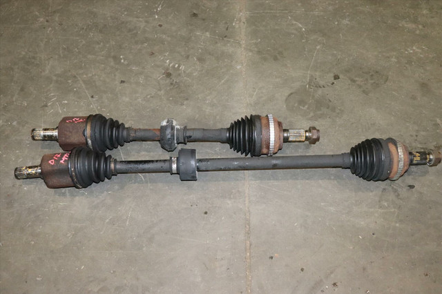 2001-2005 Honda Civic Si Acura EL 1.7L M/T  Axles CV joint Shaft dans Transmission et train roulant  à Ville de Montréal