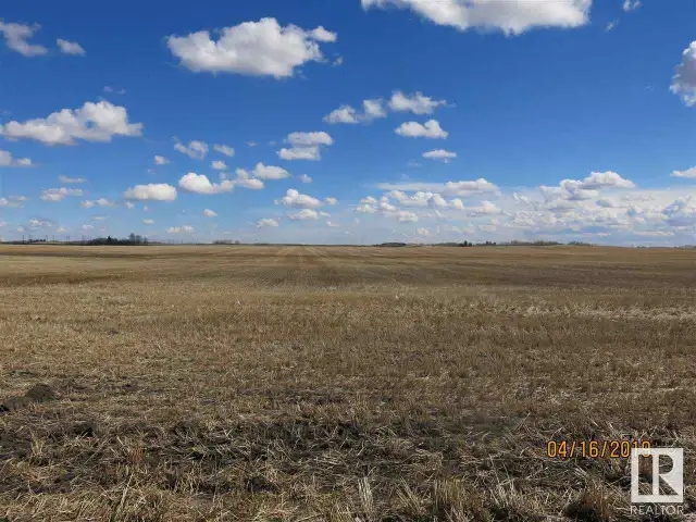 Southeast Twp 560 RR 252 Rural Sturgeon County, Alberta in Land for Sale in Edmonton - Image 3