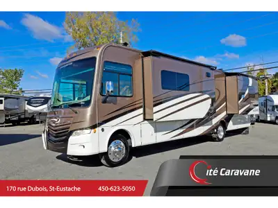 Coachmen Encounter 36KS 2015 avec une peinture extérieur complète et seulement 29000km !! . Les équi...