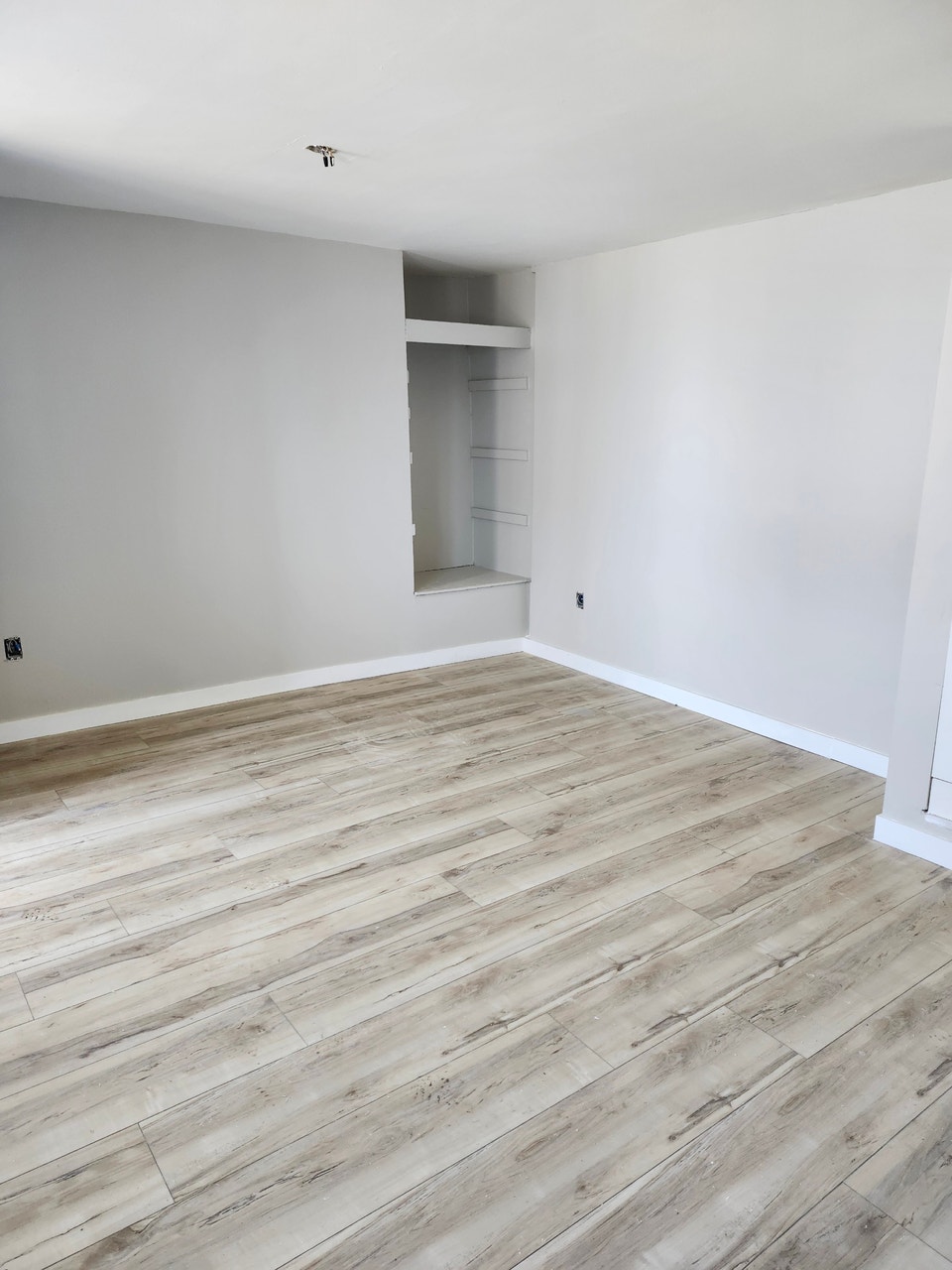 220A King St W - Newly Renovated Studio West, Util incl 4